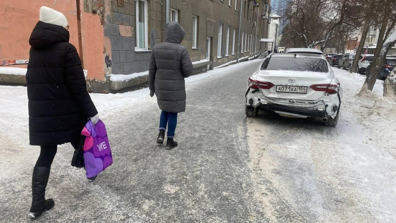 «Мало тебя били, нахал»: новосибирцы ополчились на автохамов, потерявших границы совести и проезжей части 