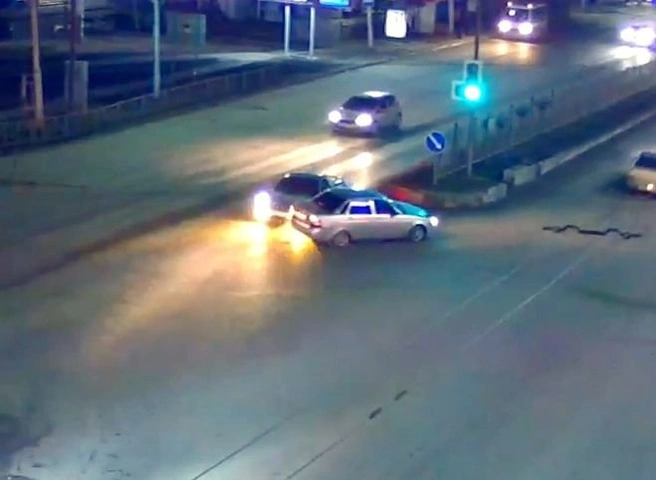 На Московском шоссе Lada нарушила ПДД и спровоцировала аварию (видео) | ya62.ru