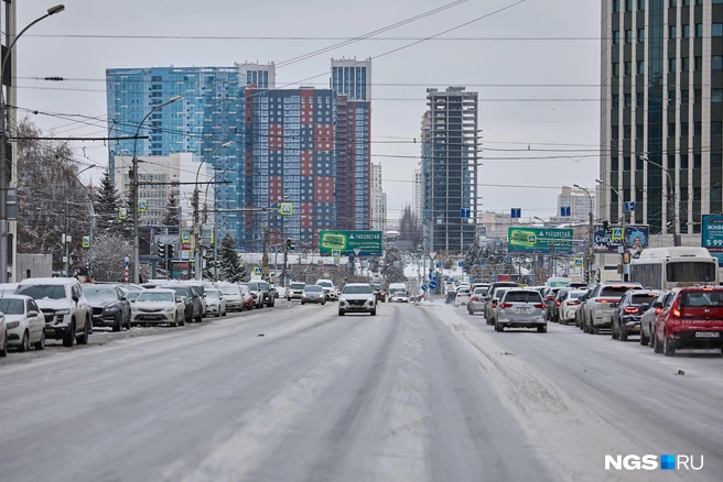 Из-за изменения погодных условий, водители сегодня встали в 10-балльную пробку | Источник: Александр Ощепков / NGS.RU