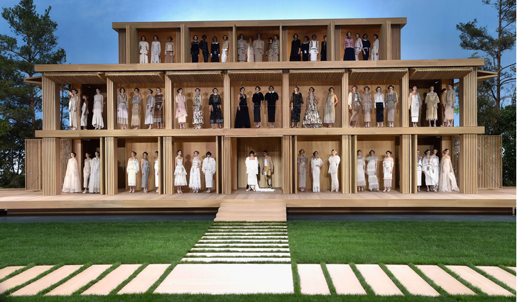 Кендалл Дженнер и Джиджи Хадид на кутюрном показе Chanel
