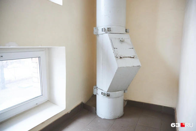 В самом подъезде чисто. Дурной запах почти не чувствуется | Источник: Роман Данилкин / 63.RU