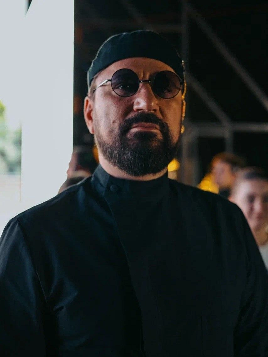 Иногда Виктора Логинова можно спутать со Стивеном Сигалом | Источник: loginov_victor / Instagram (экстремистская организация, деятельность запрещена на территории РФ)