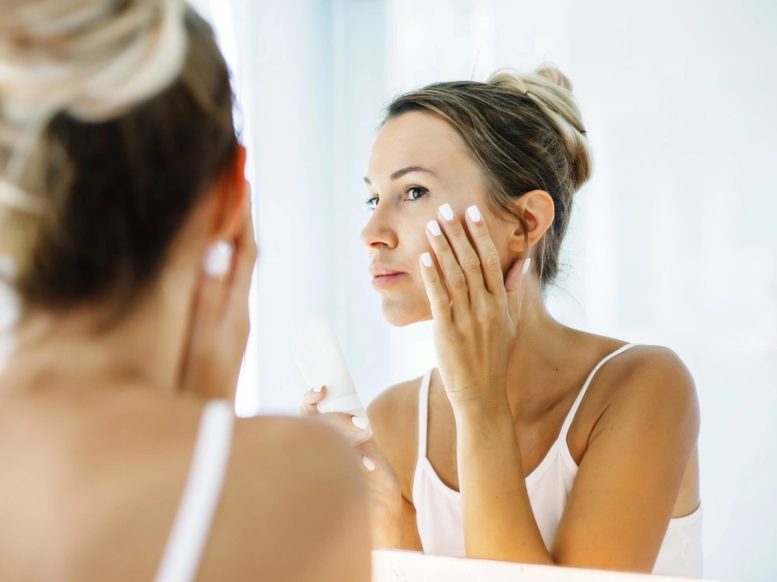 Деньги на ветер: 5 популярных уходовых средств, без которых можно легко обойтись | marieclaire.ru