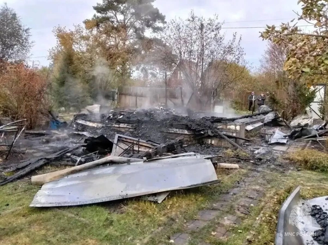 В доме находились женщина с ребенком | Источник: МЧС Московской области / T.me