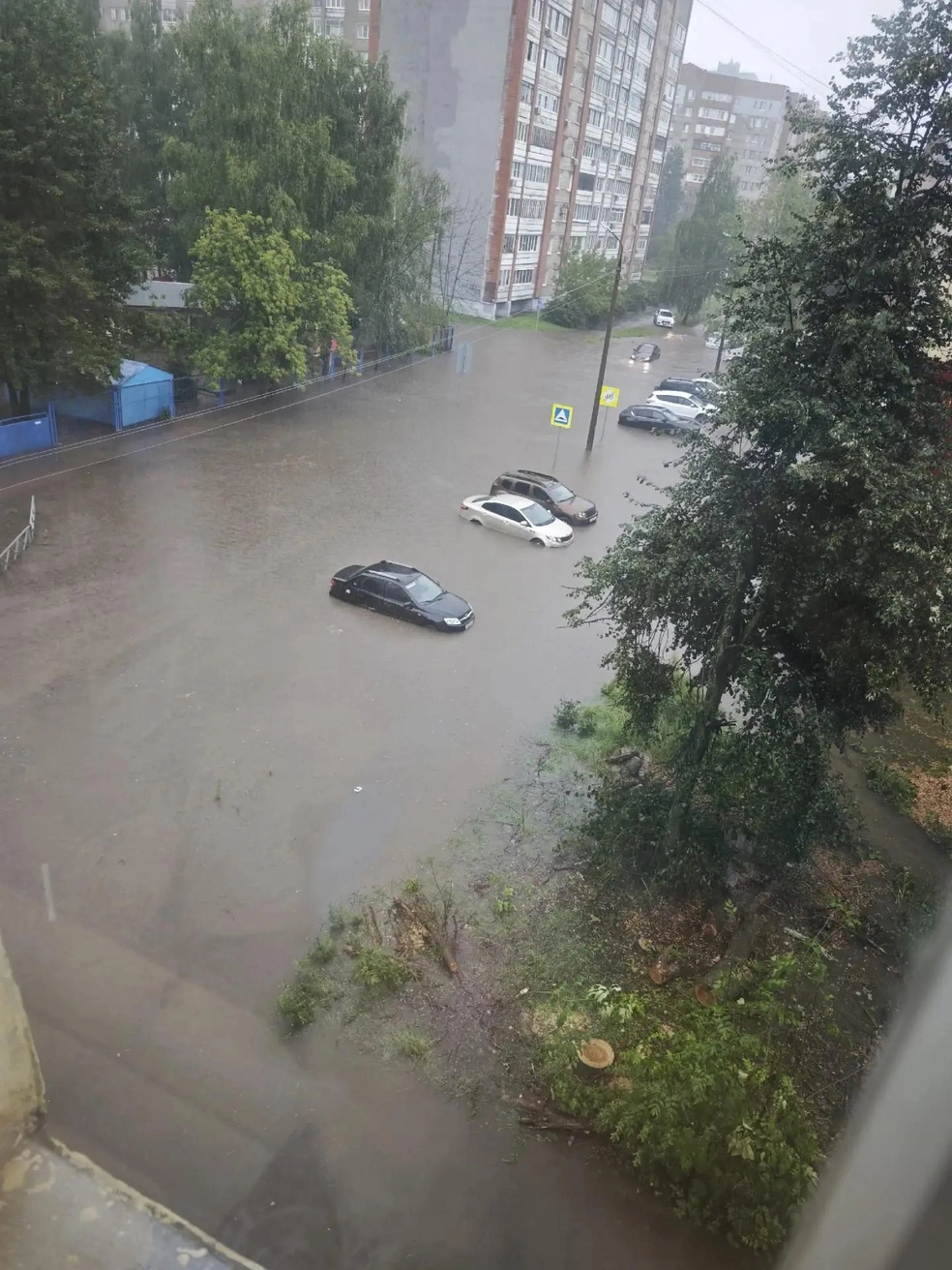 Еще одно классическое место затопления в Ярославле — улица Рыкачева | Источник: Жесть Ярославля / MAX