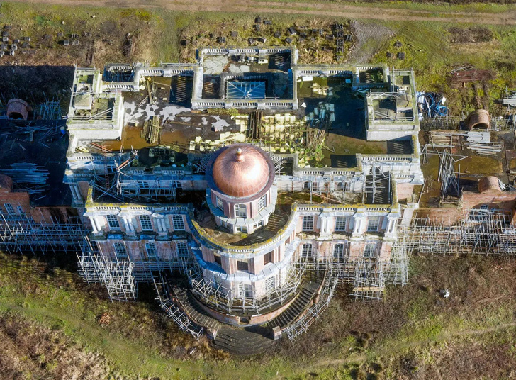 12 самых впечатляющих заброшенных дворцов со всего мира