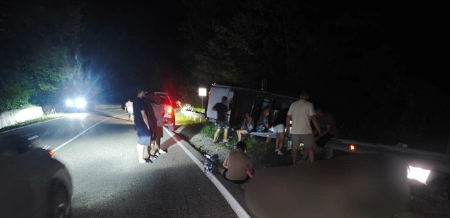 В Сочи СКР возбудил уголовное дело на водителя джипа, из-за которого двое туристов погибли, шесть пострадали | Источник: gibddsochi/t.me
