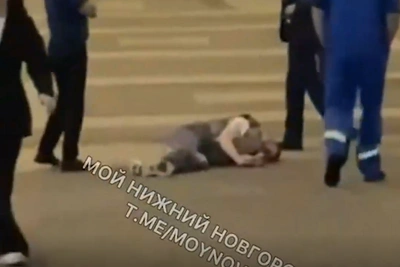 Мужчина с ножом напал на людей у ТЦ «Небо»