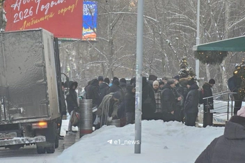 Но в последний день в году людей особенно много  | Источник: Даниил Румянцев / E1.RU