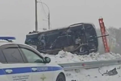 Lexus с кузбасскими номерами перевернулся на Северном объезде