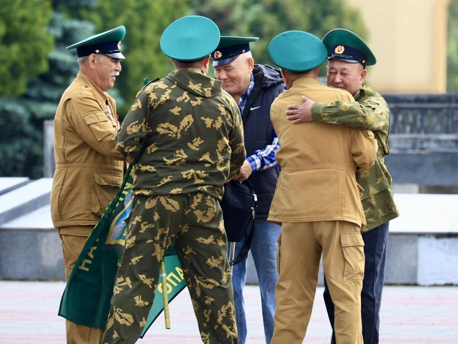 Радость от таких встреч сложно переоценить | Источник: Михаил Шилкин