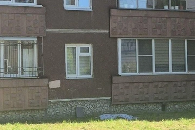 В Екатеринбурге у дома на Черепанова нашли тело женщины