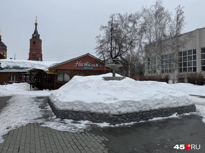 Этот фонтан гораздо лучше, чем на входе в саду со стороны улицы Ленина  | Источник: Юлия Король