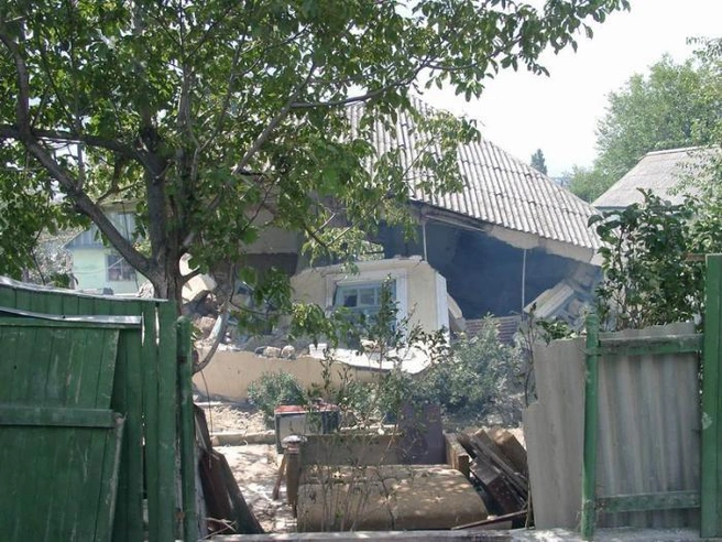 Многие дома были полностью разрушены | Источник: Gorod-novoross.ru