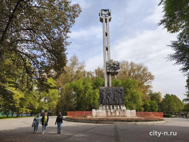 Стела дорога новокузнечанам как исторический памятник | Источник: www.city-n.ru