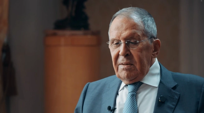 Благодаря Сергею Лаврову свитер стал легендой | Источник: Сама Меньшова / Vk.com