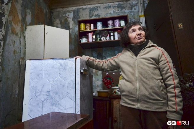 Кухня переместилась в комнату, чтобы плита ее немного согревала | Источник: Роман Данилкин / 63.RU