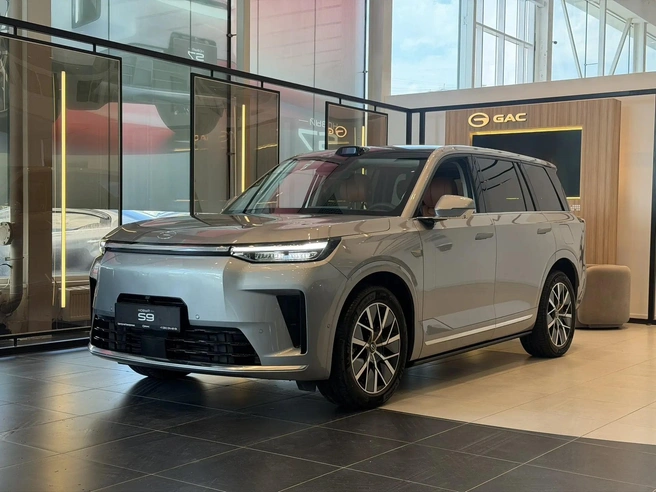 Срок поставки Trumpchi&nbsp;— всего 7–10 дней. Автомобили везут на специализированных эвакуаторах и проводят предпродажную подготовку&nbsp;— такую же, как и для дилерских машин | Источник: GAC Центр на Кашириных, 129д