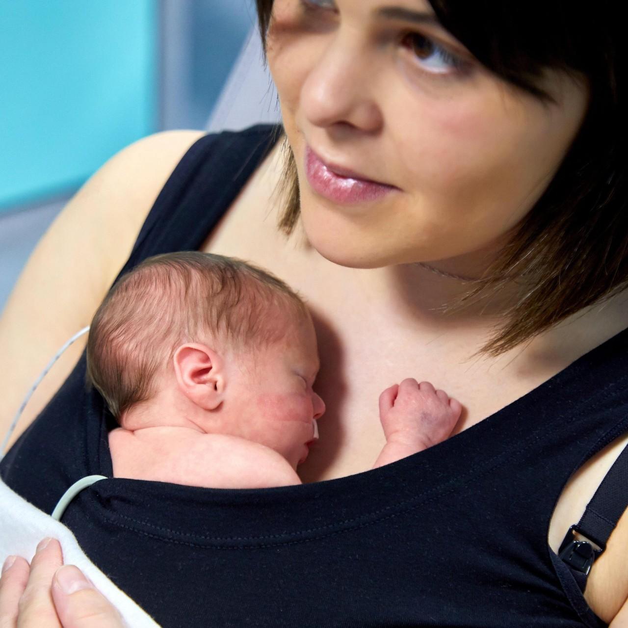 «Врачи сказали: „Смотри, это твоя мертвая девочка. Ты, видимо, не так хотела ребенка“»: жуткая история из роддома Новокузнецка