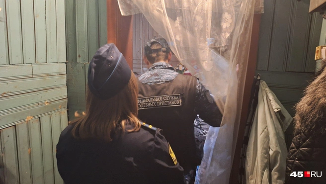Жилье у должницы скоро пойдет под снос, ждут выделения из квартир | Источник: Александр Лисихин / 45.RU 