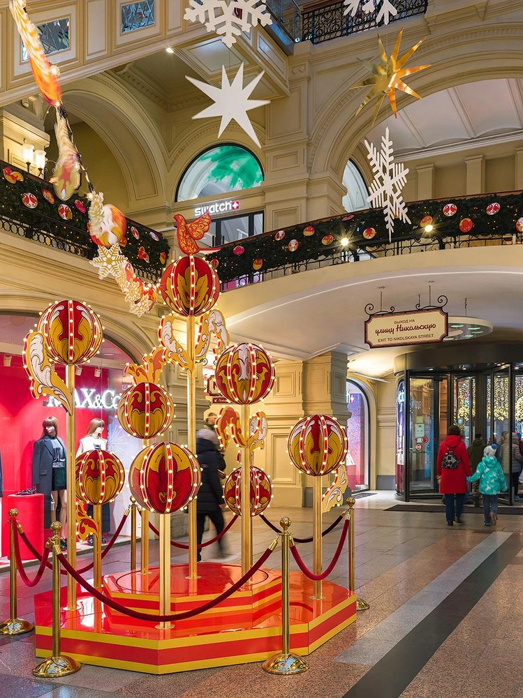 Новогоднее оформление ГУМа, дизайн студии Wowhaus. | Источник: Дмитрий Чебаненко для Wowhaus