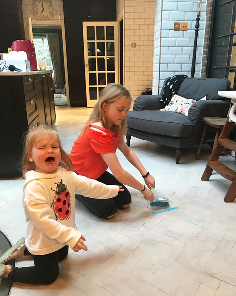 Почему ребенок плачет - фото