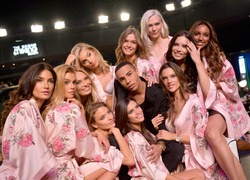Модели Victoria’s Secret требуют пересмотреть условия работы