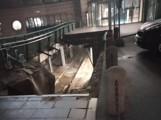 Показываем, как выглядит частичное обрушение на Ладожском вокзале с другого ракурса | Источник: Официальный канал Северо-Западной транспортной прокуратуры