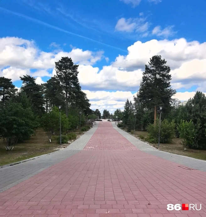 Протяженность Рябинового бульвара в Когалыме составляет около 650 метров | Источник: Анастасия Шевякова / 86.RU