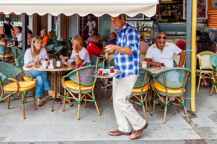 Расчет на невнимательность: турецкие кафе освоили новый способ обмана российских туристов