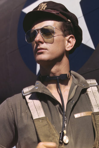 Американский военный летчик 1942 года.