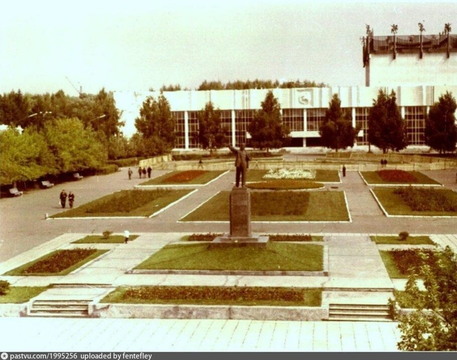 Вид на сквер Ильича в 1976–1980 годах | Источник: pastvu.com