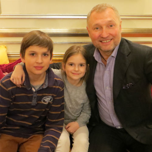 Эдуард Юшин (справа)  с Катей и Николаем   Колесовыми