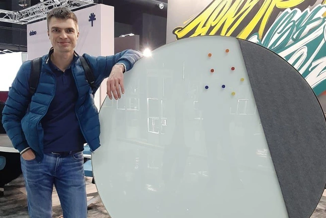 Андрей Калетин уже несколько лет производит стеклянные маркерные доски | Источник: предоставлено Андреем Калетиным