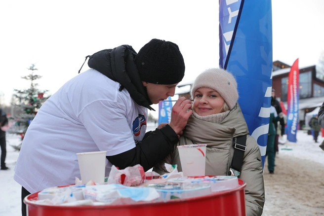 Нанесение аквагрима | Источник: ТЕХНОНИКОЛЬ