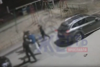 Подростки избили прохожего в Ярославле за замечание