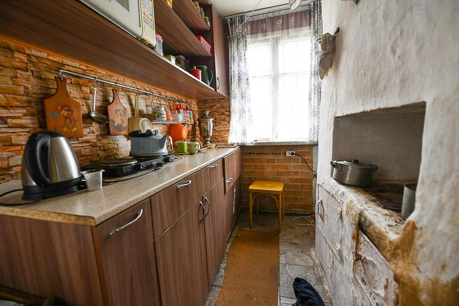 Складной стол часто называют настоящей находкой для небольших кухонь. | Источник: Артём Устюжанин / E1.RU