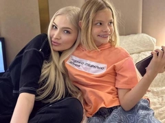 Алена Шишкова уже признается в любви новорожденной дочери Тимати