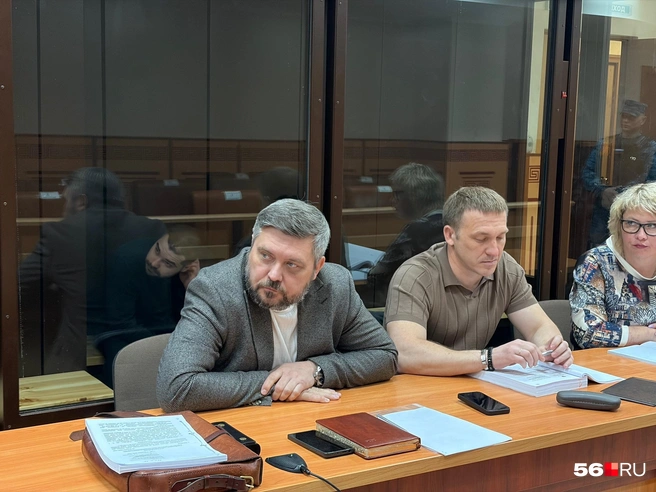 Каждый из братьев заручился поддержкой адвокатов. Сегодня их было только трое, хотя и у Егора, и у Макара по двое представителей | Источник: Николай Сальников / 56.RU