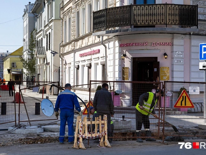 На перекрёстке улиц Максимова и Андропова ведутся земляные работы | Источник: Евгений Кудрявцев / 76.RU 