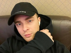«Секрет в их бровях»: Егор Крид назвал четырех самых красивых девушек