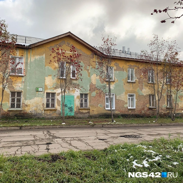 Какая-то часть домов в районе признана аварийными, но точно в таких же продолжают жить люди | Источник: Татьяна Ирискина / NGS42.RU
