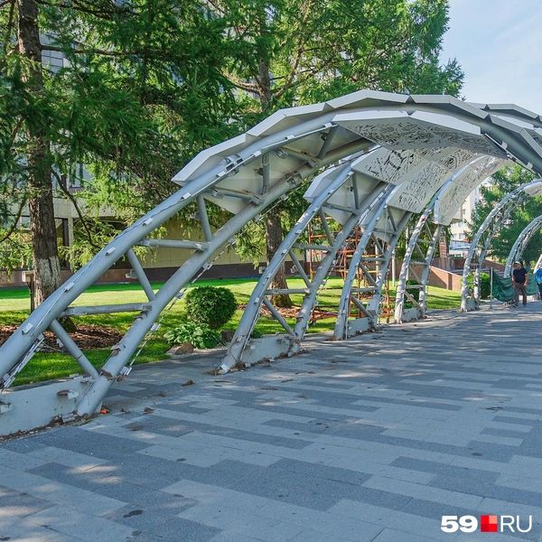 Каркас остался почти без панелей | Источник: Тимофей Калмаков / 59.RU