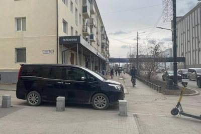 В Якутске автомобиль сбил ребенка на электросамокате