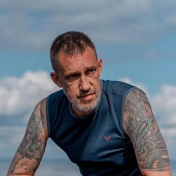 <p>Максим Левин</p>