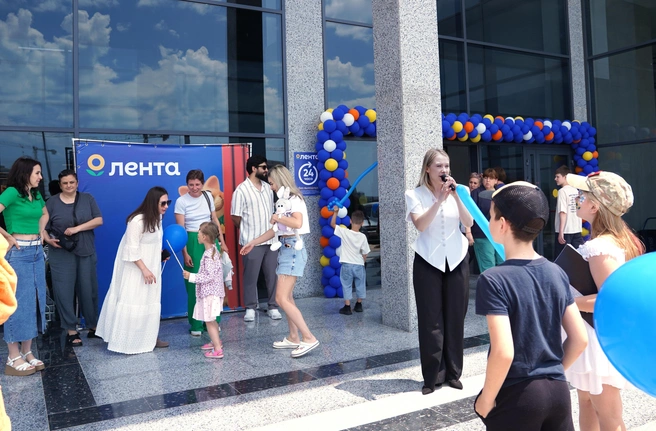 Открытие долгожданного гипермаркета стало праздником для жителей и гостей города | Источник: «Лента»