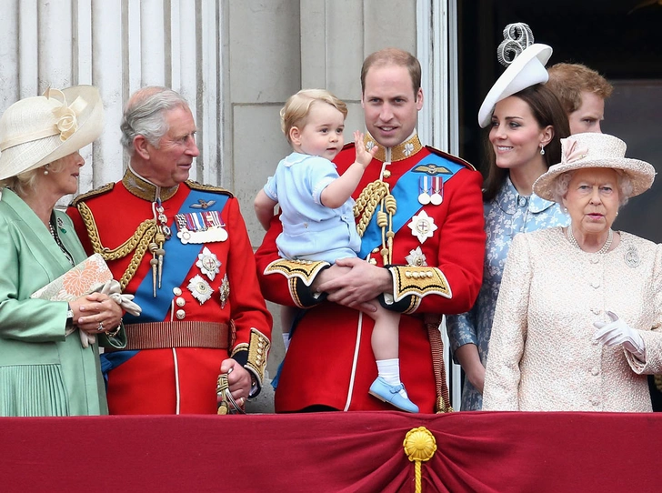 От Дианы до Кейт Миддлтон: самые яркие «балконные» кадры Trooping The Colour