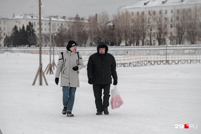 В город многие ходят пешком за продуктами | Источник: Иван Митюшёв