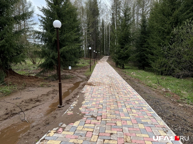 Выглядит не очень — иногда грязь закрывает всю дорогу | Источник: Андрей Бирюков / UFA1.RU