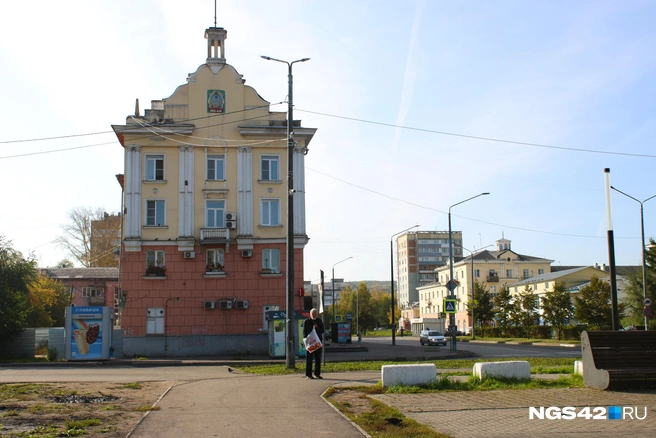 Угловой дом в начале улицы Карла Маркса — визитная карточка района | Источник: Игорь Епифанцев / NGS42.RU